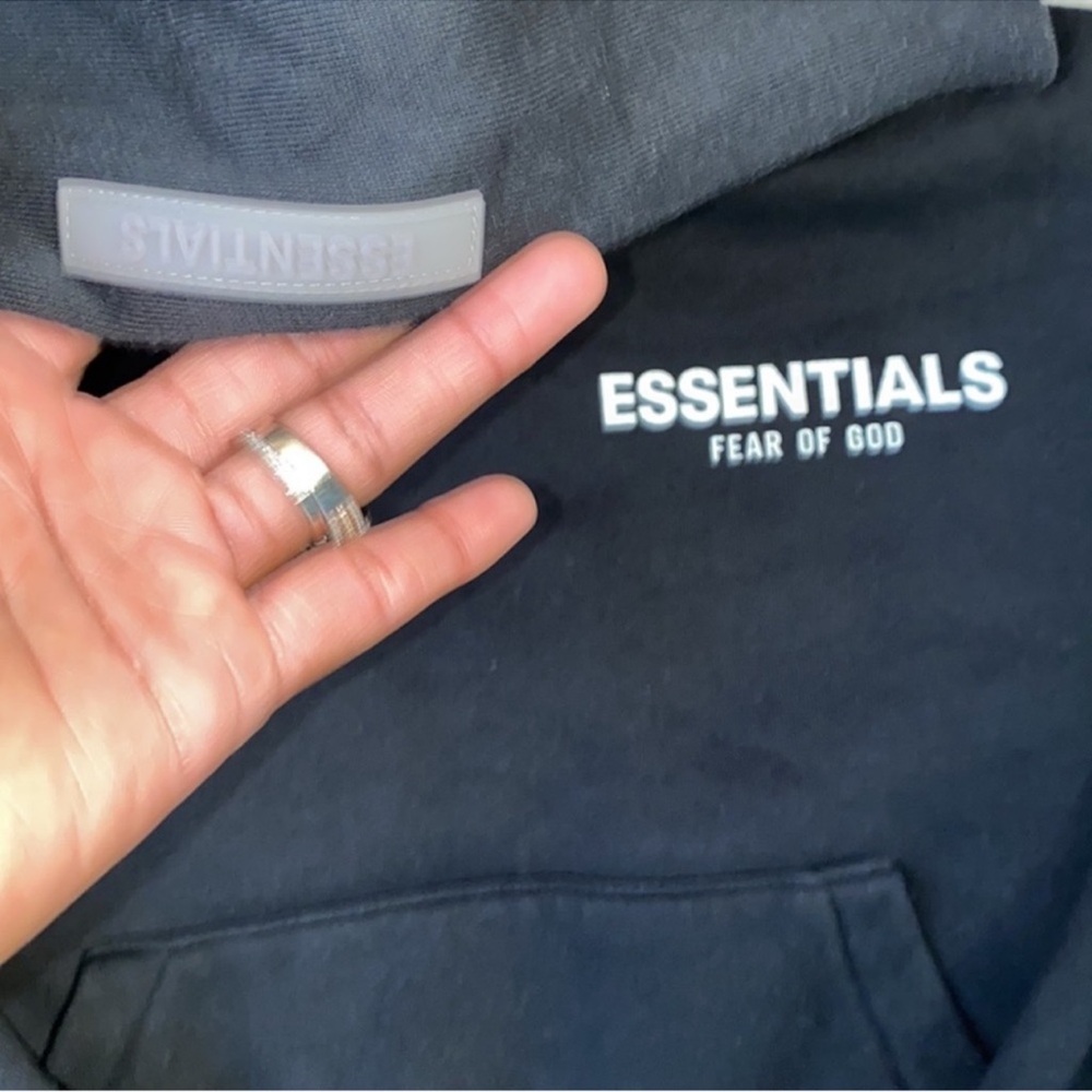 FEAR OF GOD ESSENTIALS Blackw/Gray logo hoodie
Sz:6-7(small) youth - Picture 9 of 10